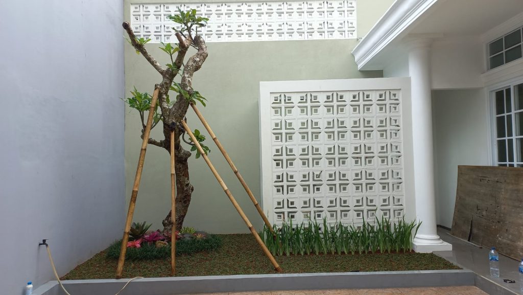 Puas banget dengan hasil taman , Jangan Telantarkan Taman Belakang Rumah